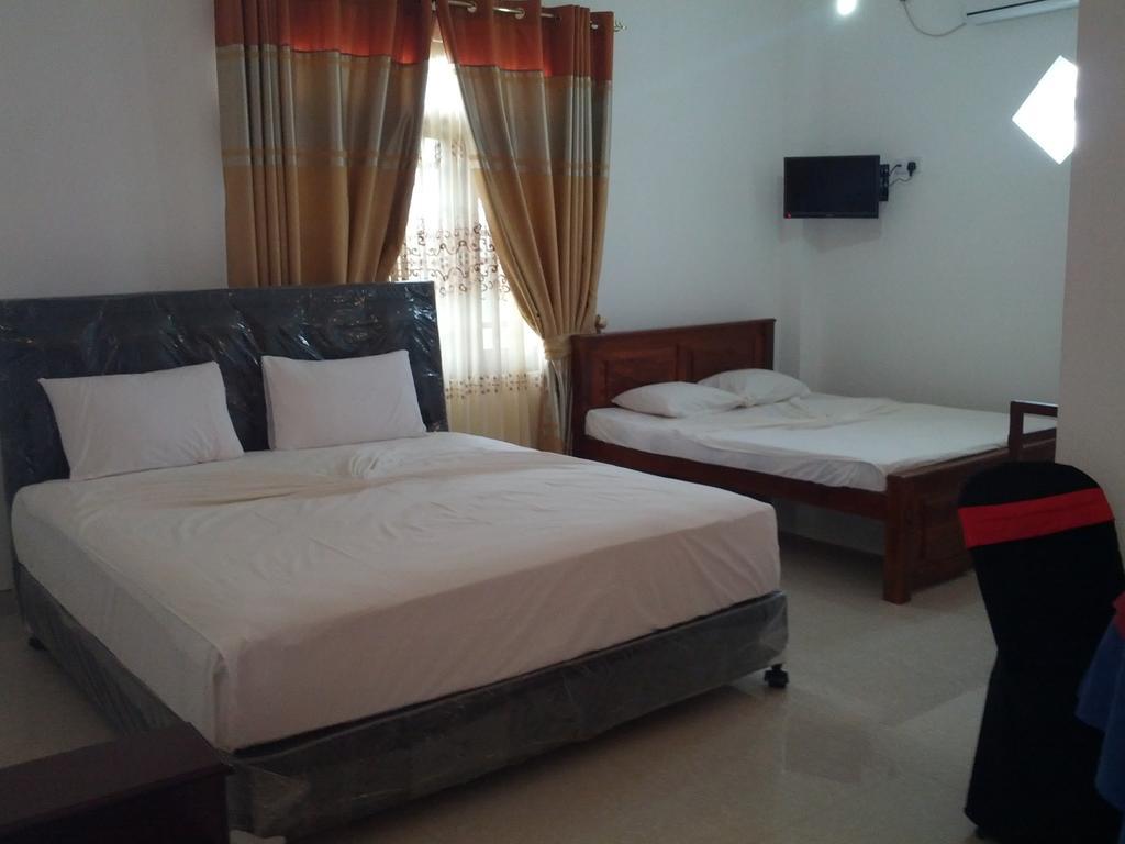 Happy Leoni Hotel Anuradhapura Ruang foto