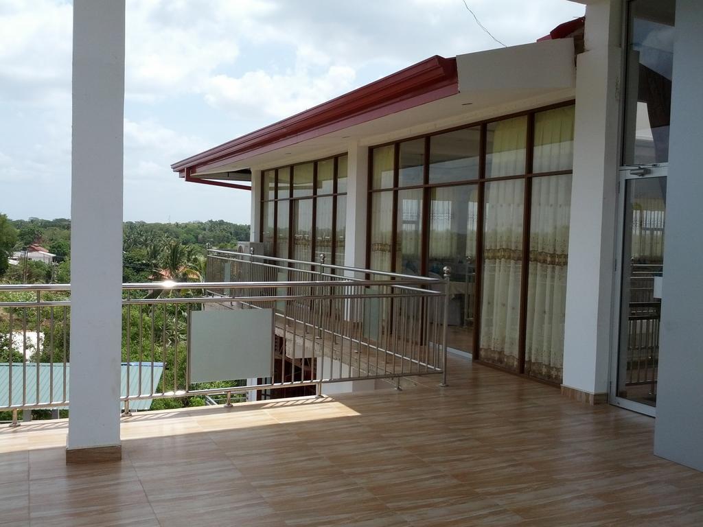 Happy Leoni Hotel Anuradhapura Bagian luar foto