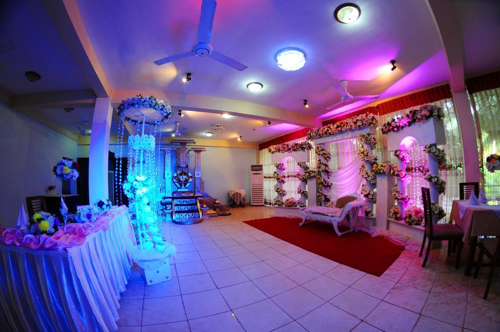 Happy Leoni Hotel Anuradhapura Bagian luar foto