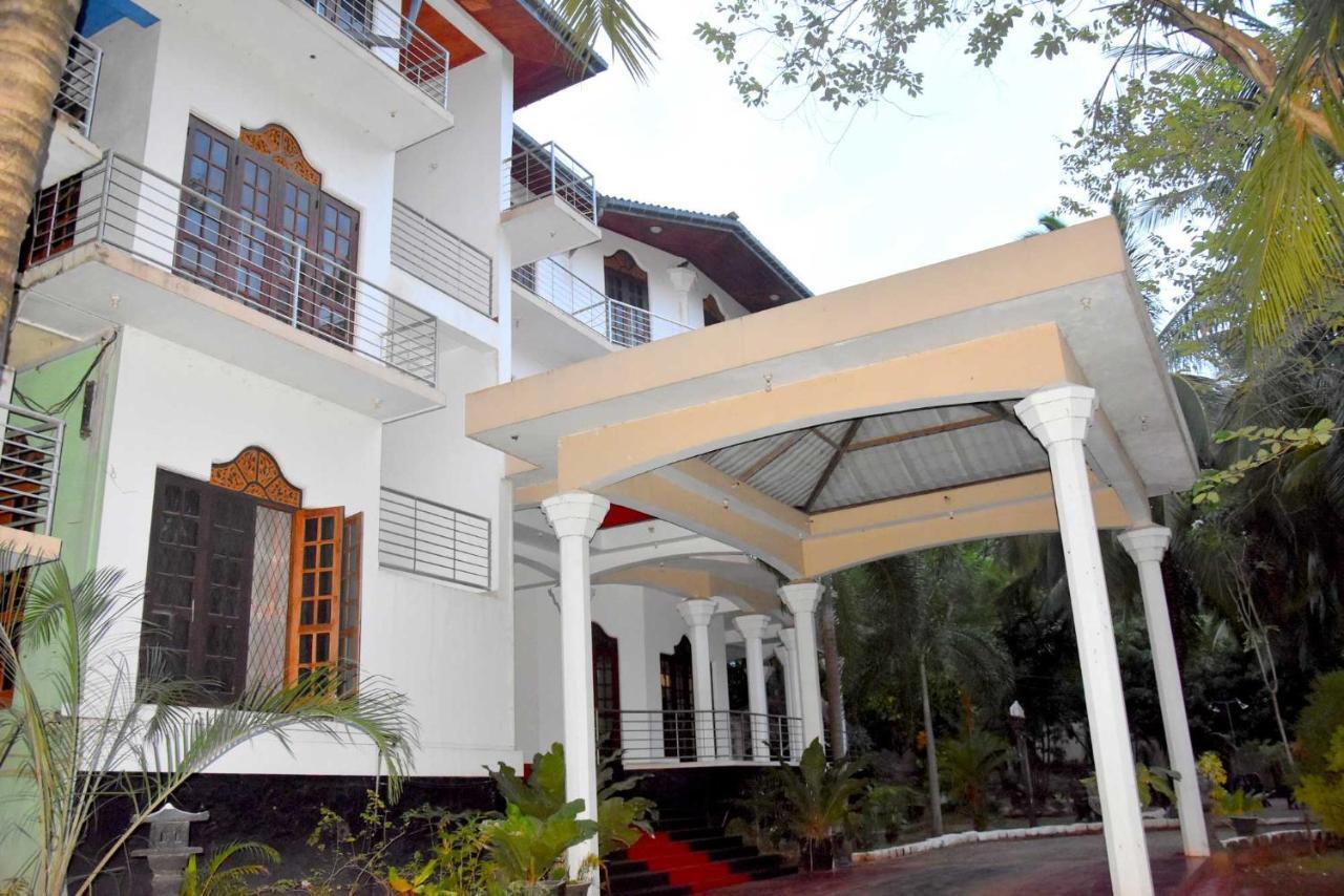 Happy Leoni Hotel Anuradhapura Bagian luar foto