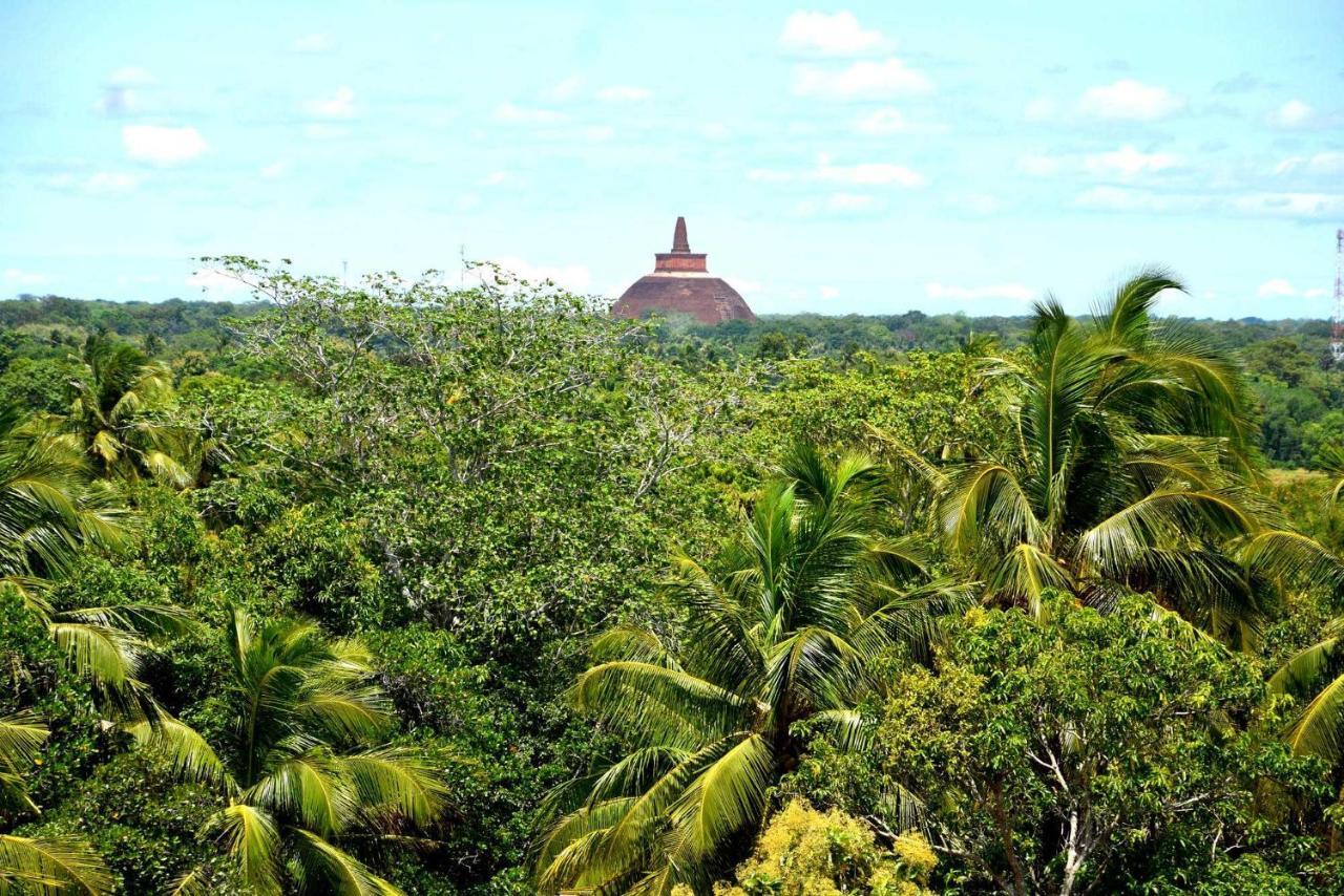 Happy Leoni Hotel Anuradhapura Bagian luar foto