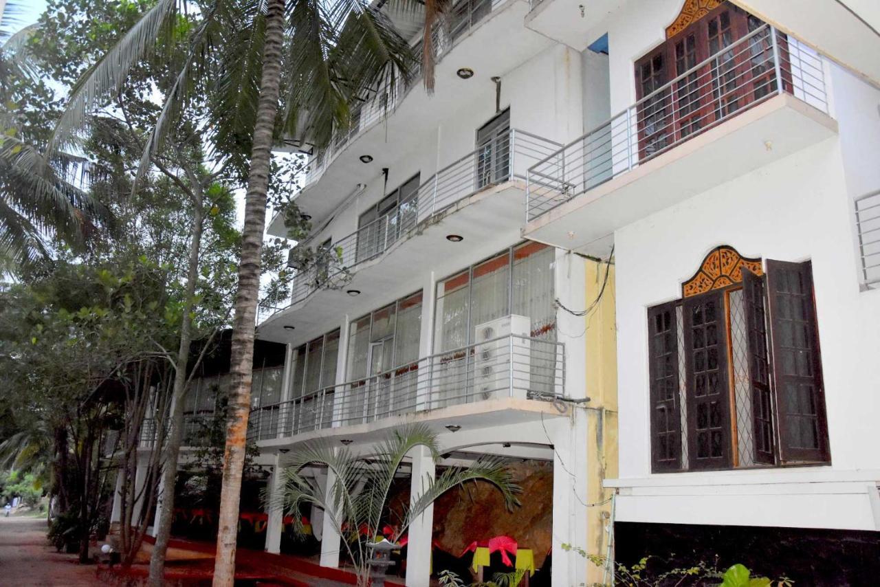 Happy Leoni Hotel Anuradhapura Bagian luar foto