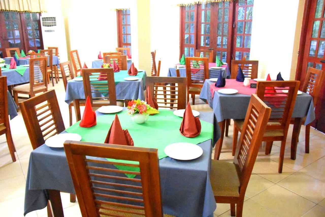Happy Leoni Hotel Anuradhapura Bagian luar foto
